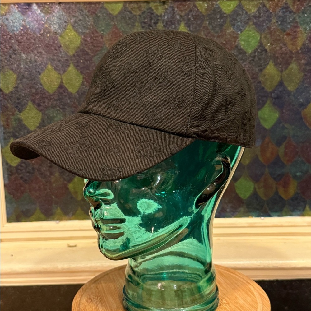 Louis Vuitton essential cap
